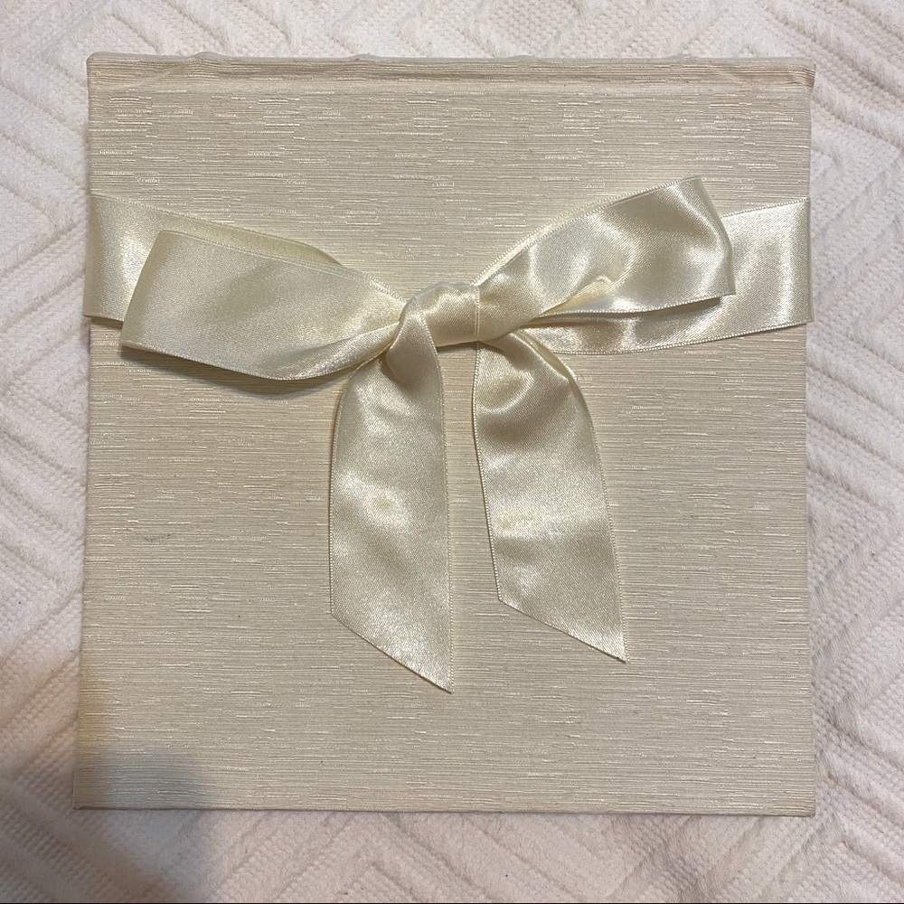 New CR Gibson Ivory Wedding Photo Album 50 pages. For 4x6 in.
